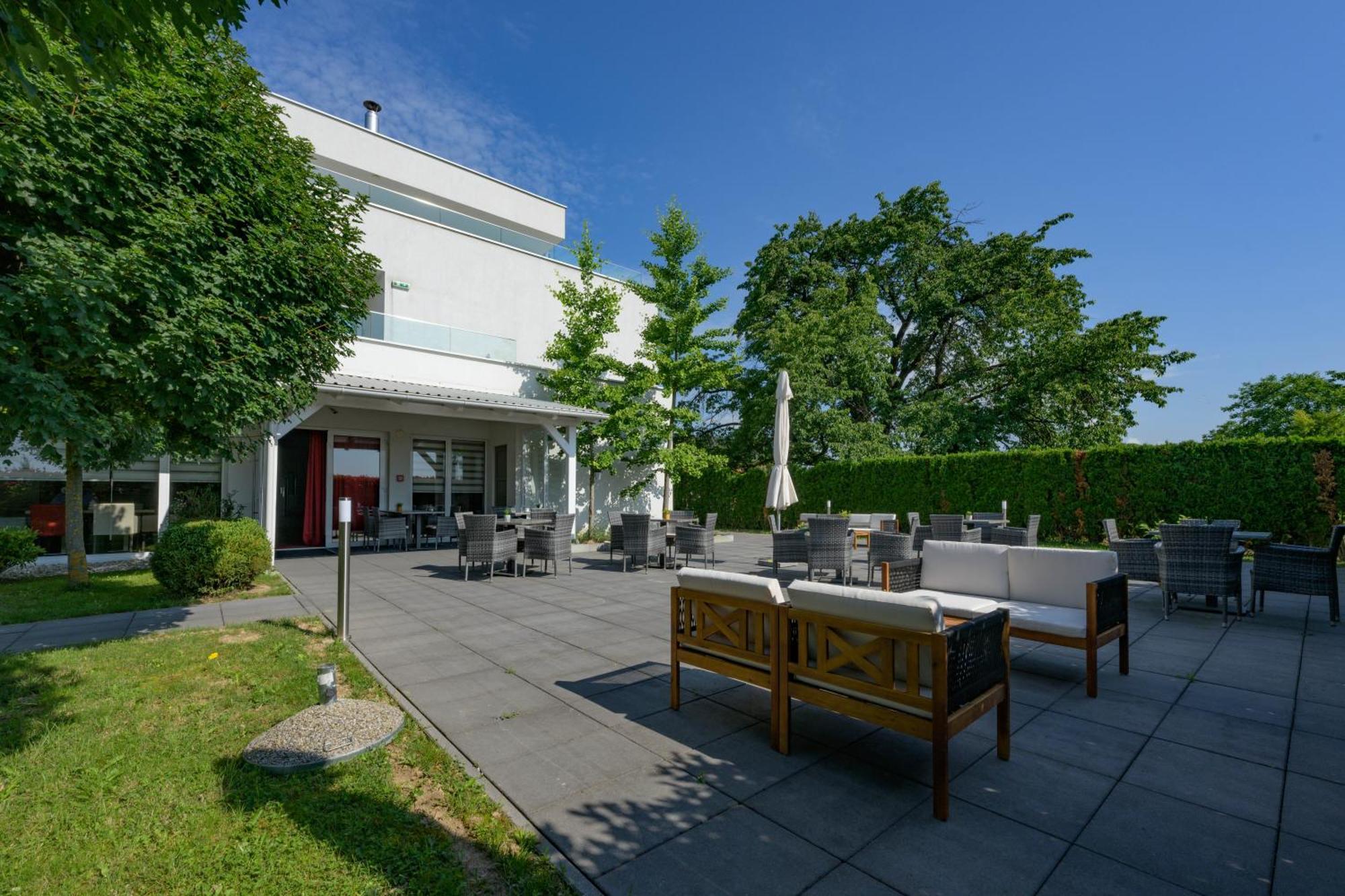 Hotel Magdalena Загреб Экстерьер фото