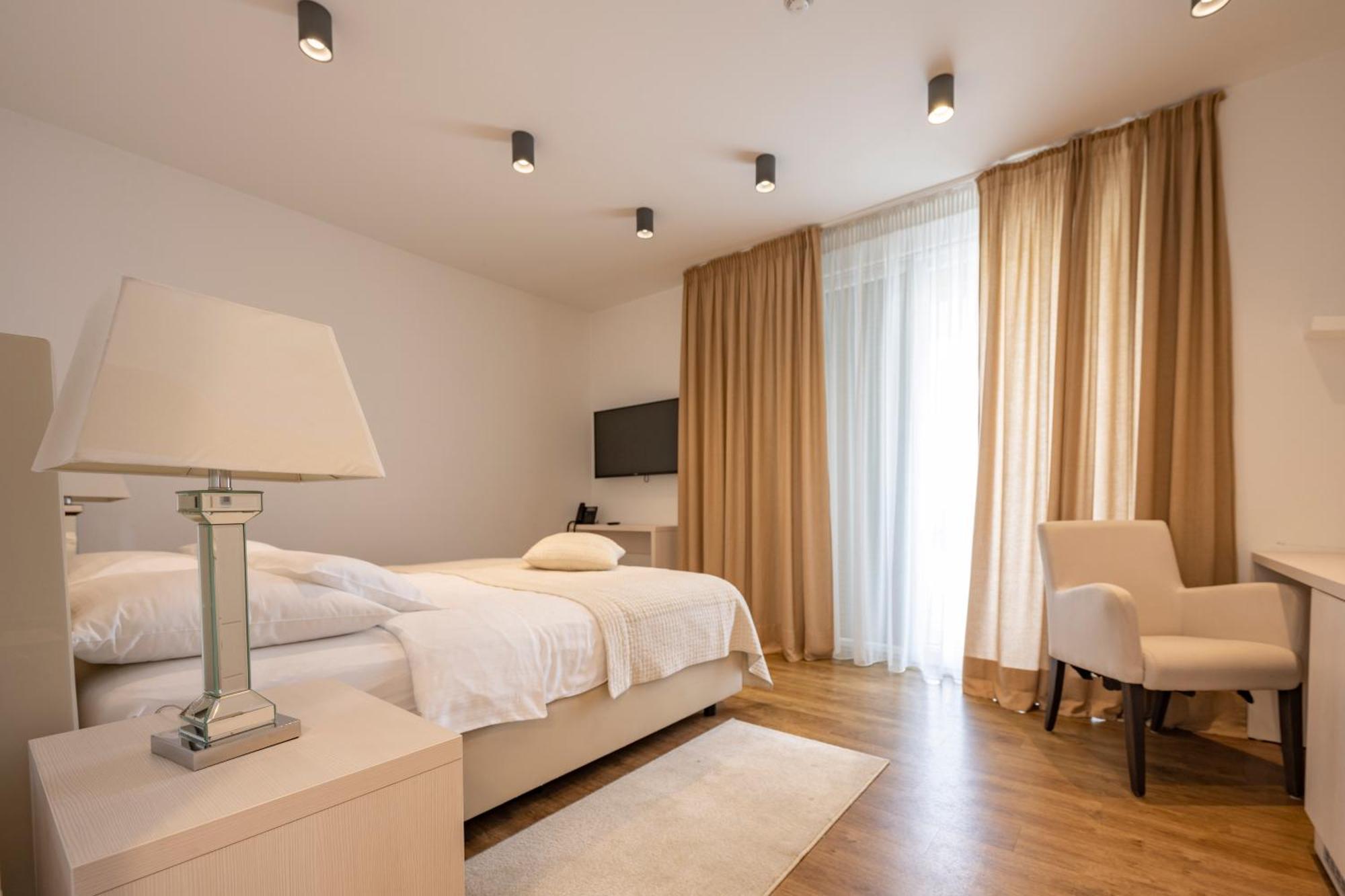 Hotel Magdalena Загреб Экстерьер фото